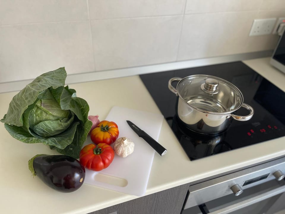 Kitchen or kitchenette, Food and drinks