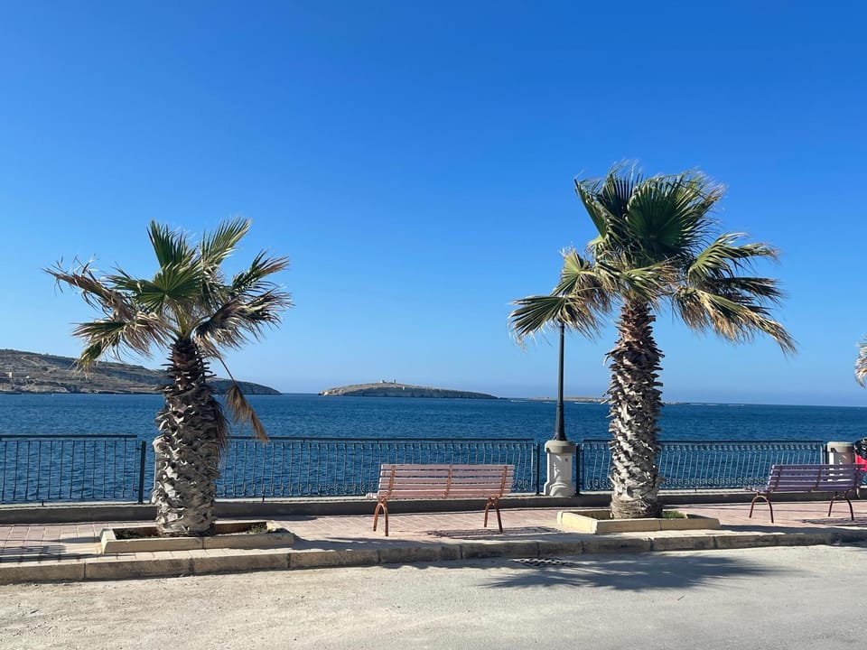 Toilet, Neighbourhood, Kitchen or kitchenette, Seating area, Dining area, Beach, Hiking, Sea view