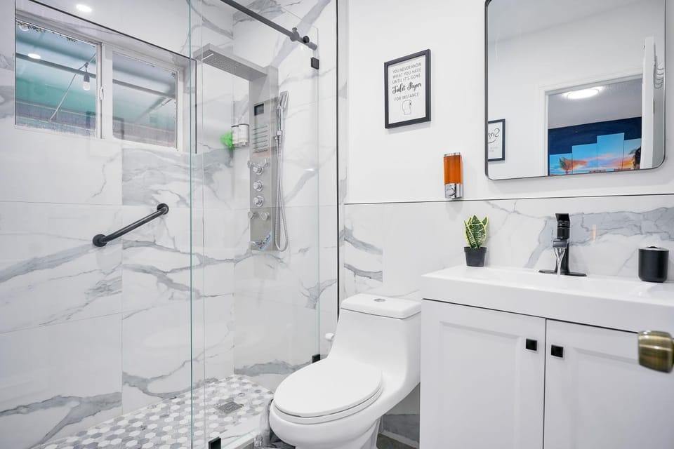 Shower, Toilet, Bathroom, Bath, heating, towels