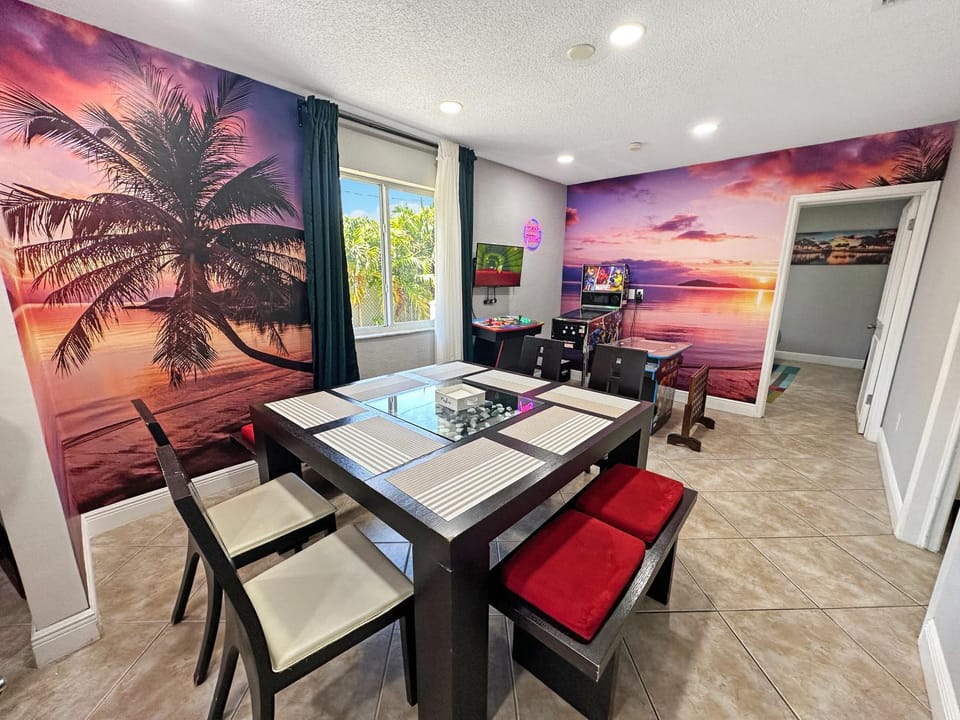 TV and multimedia, Living room, Seating area, Dining area