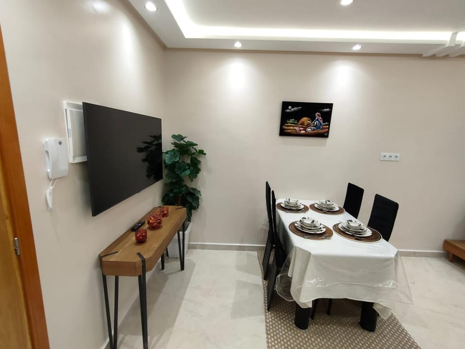 Brand New 3 Bed Apartment-Beach 8 mins-Moujahidine with air conditioner Apartment in Tangier