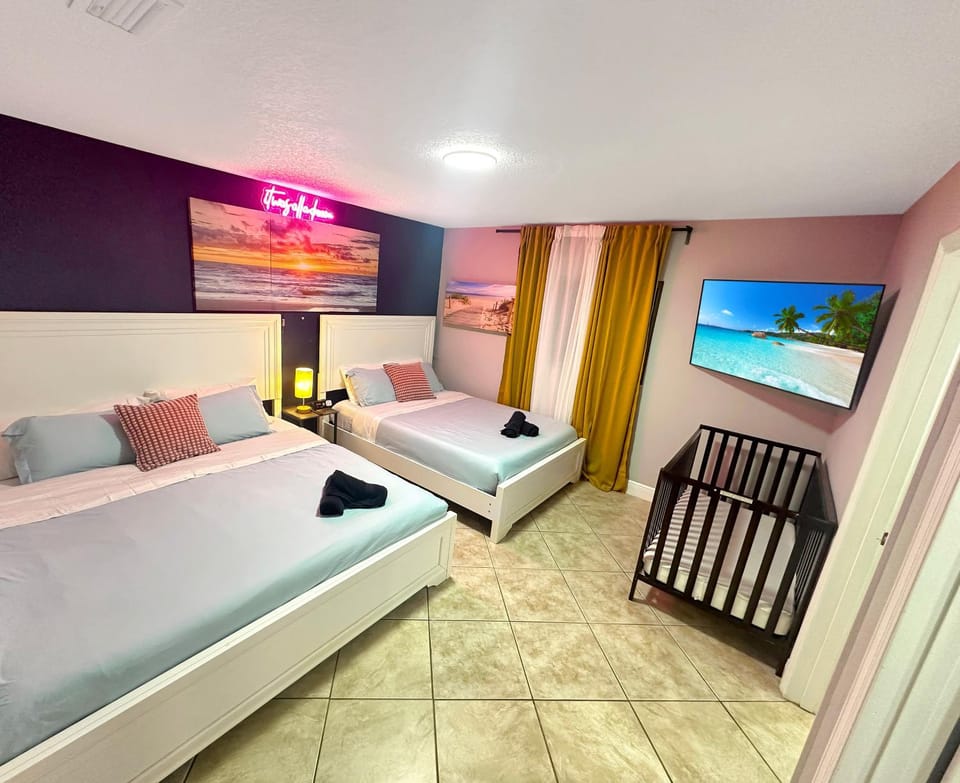 Bed, TV and multimedia, Photo of the whole room, Evening entertainment, Bedroom