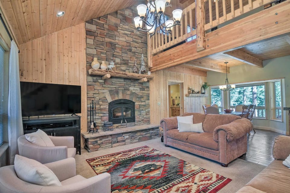 Duck Creek Village Cabin: Hike, Ski, & Bike! Cabin in Utah