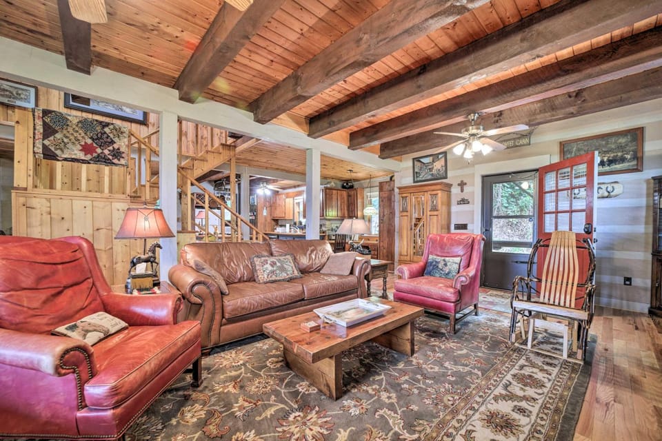 Bryson City Cabin w/ Hot Tub ~ 10 Mi to Dtwn! Cabin in Fontana Lake