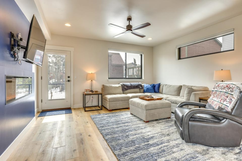 Sleek Fraser Townhome < 8 Mi to Winter Park! House in Fraser