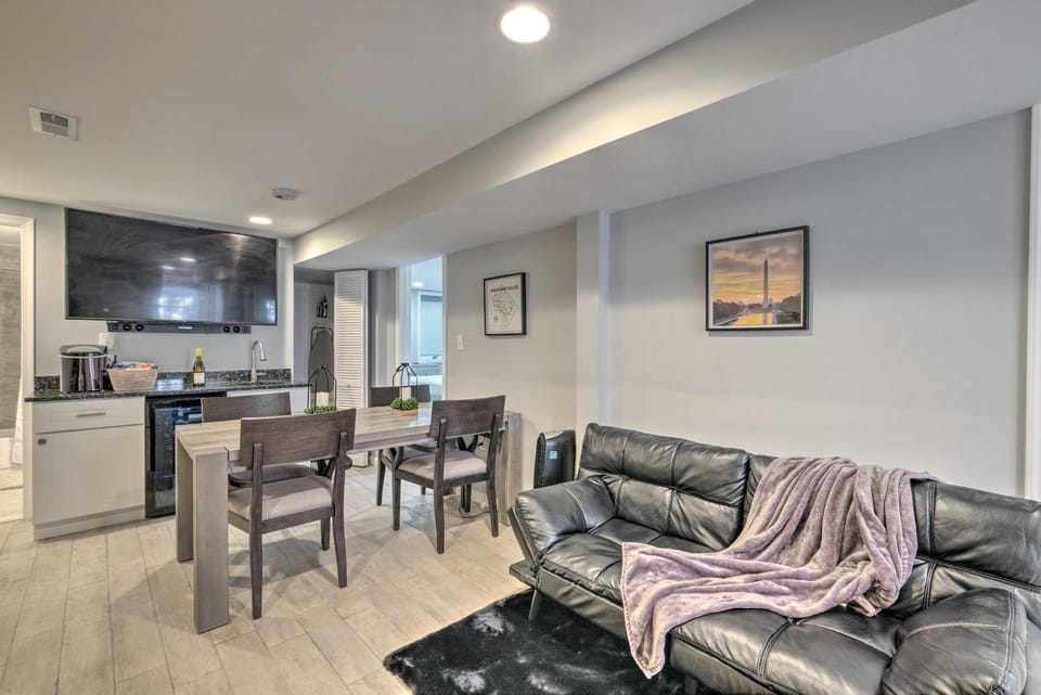 6 Mi to National Mall: Modern DC Apartment! Apartment in District of Columbia