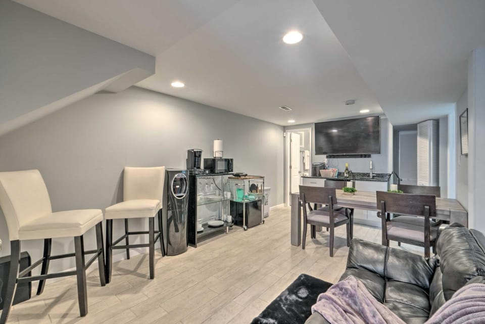 6 Mi to National Mall: Modern DC Apartment! Apartment in District of Columbia