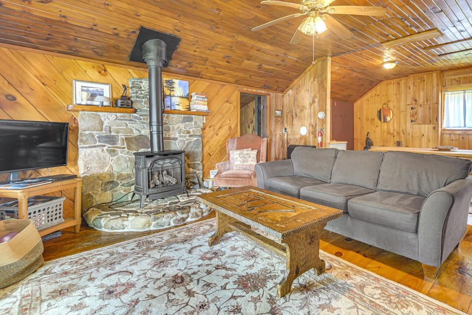 Rustic Cabin Retreat on Rangeley Lake! Cabin in Rangeley Lake