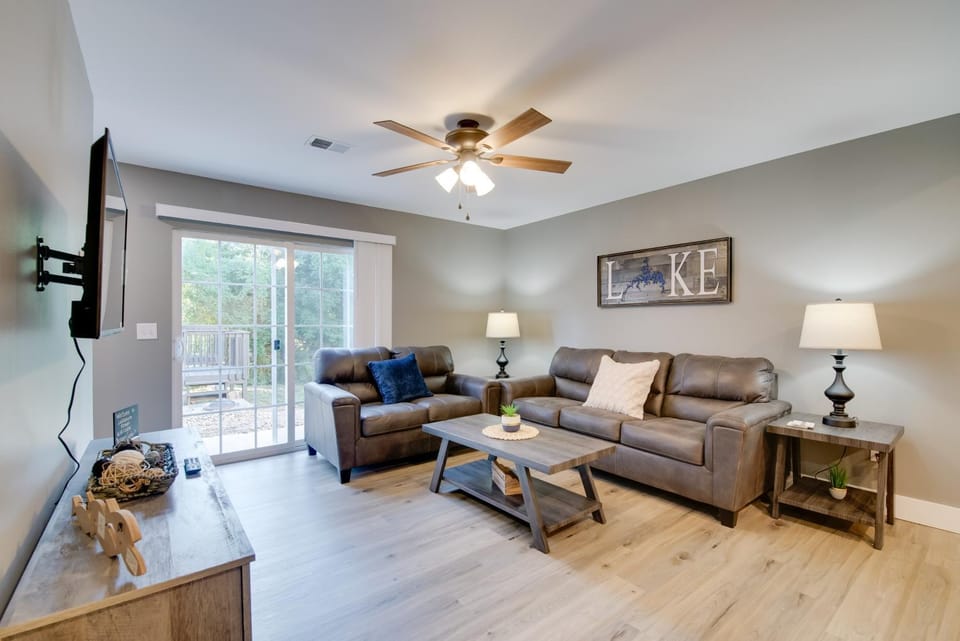 Pet-Friendly Home, 9 Mi to Silver Dollar City House in Kimberling City