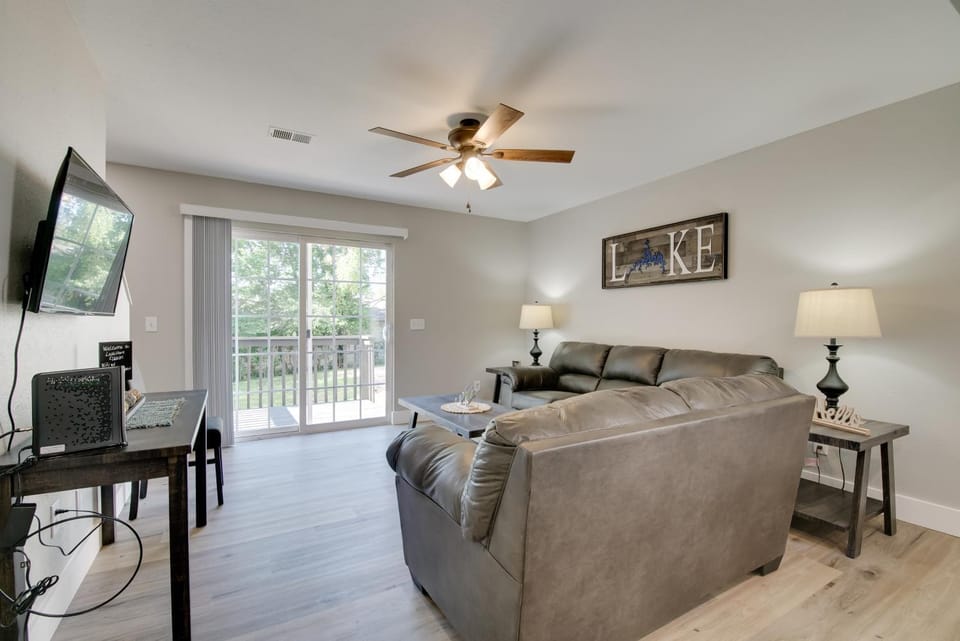 Cheerful Townhouse - Walk to Table Rock Lake! House in Kimberling City