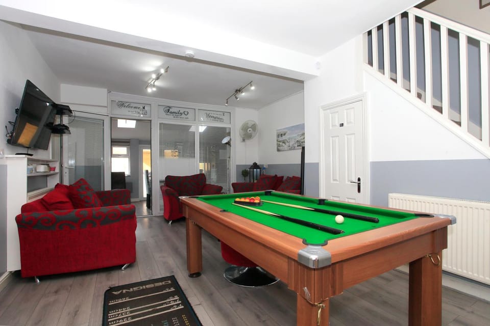 Luxury Hot Tub Entertainment Room Central Park House in England