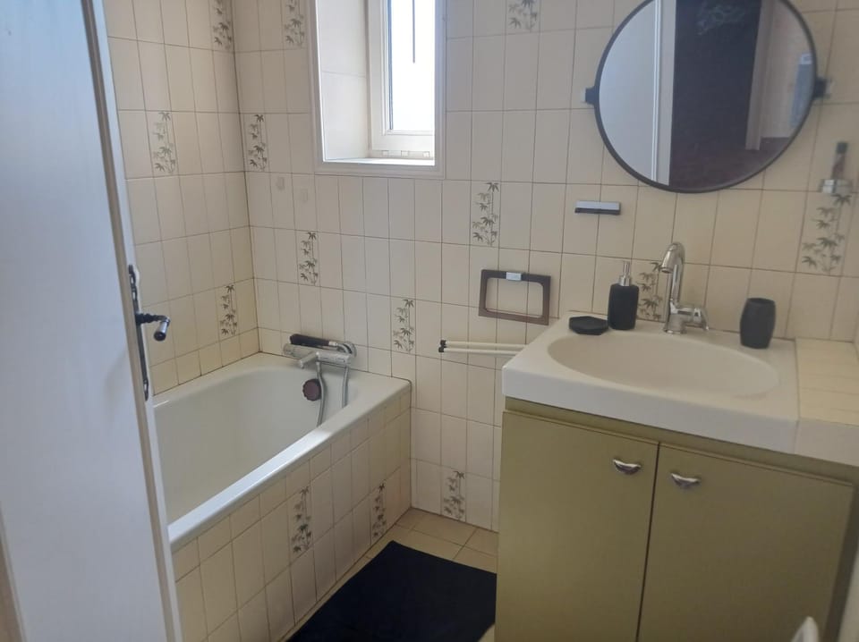 Bathroom, Bath