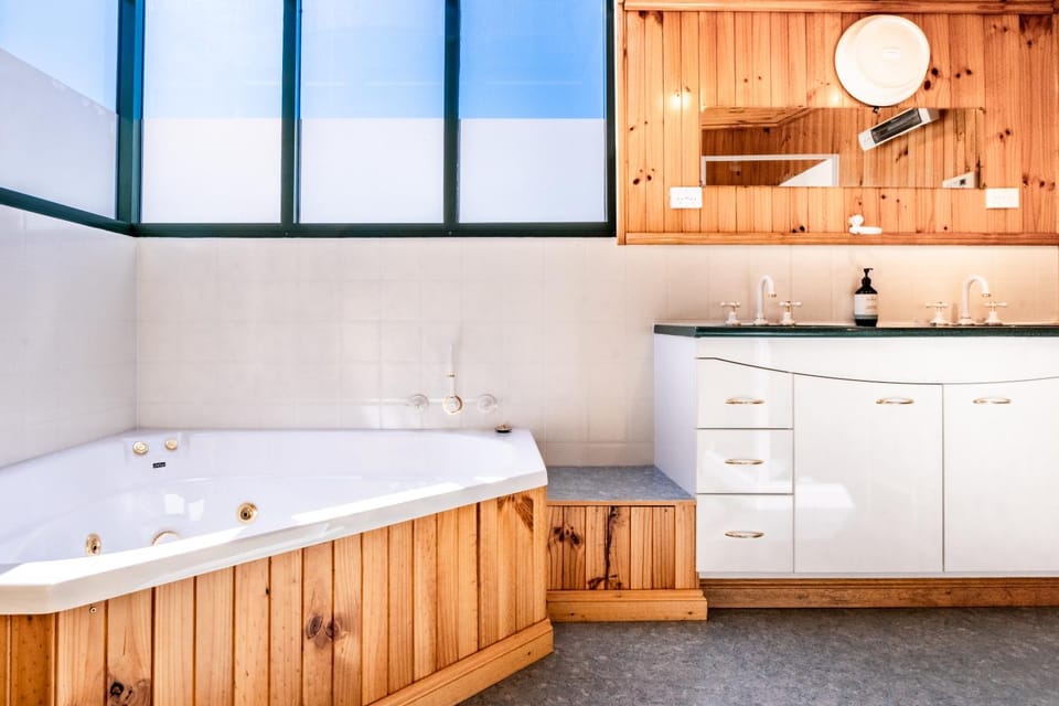 Bathroom, Bath