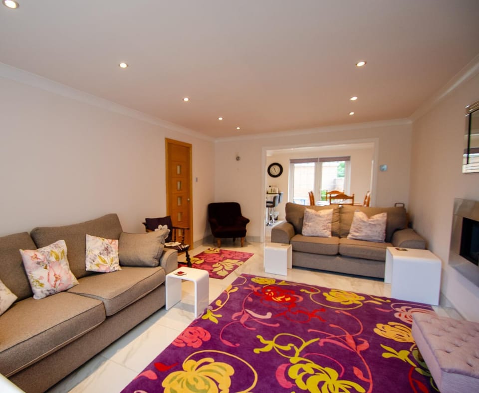 Smitten House 4 Bedroom RHYL House in Rhyl