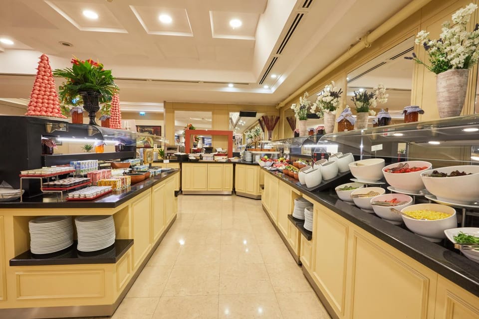 Restaurant/places to eat, Buffet breakfast
