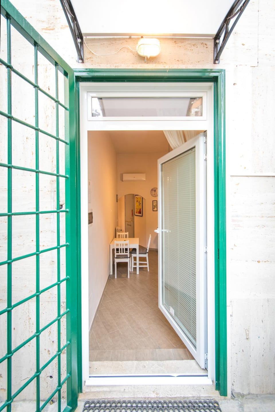 Vercelli Guest House near San Giovanni Apartment in Rome
