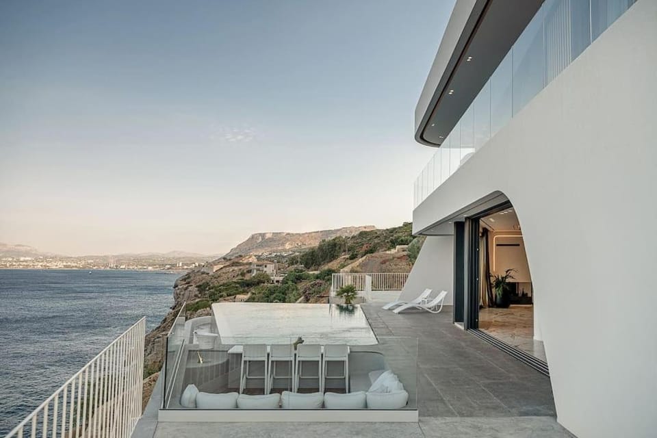 Property building, Balcony/Terrace, Sea view