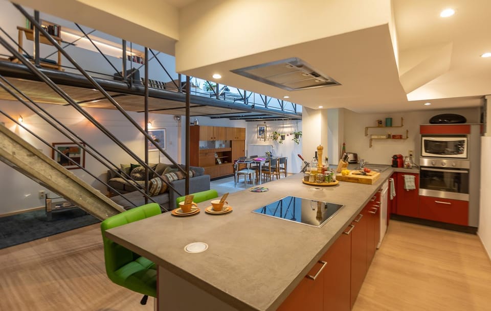 TV and multimedia, Kitchen or kitchenette, Living room, Seating area, Dining area, dishwasher, oven, stove, toaster