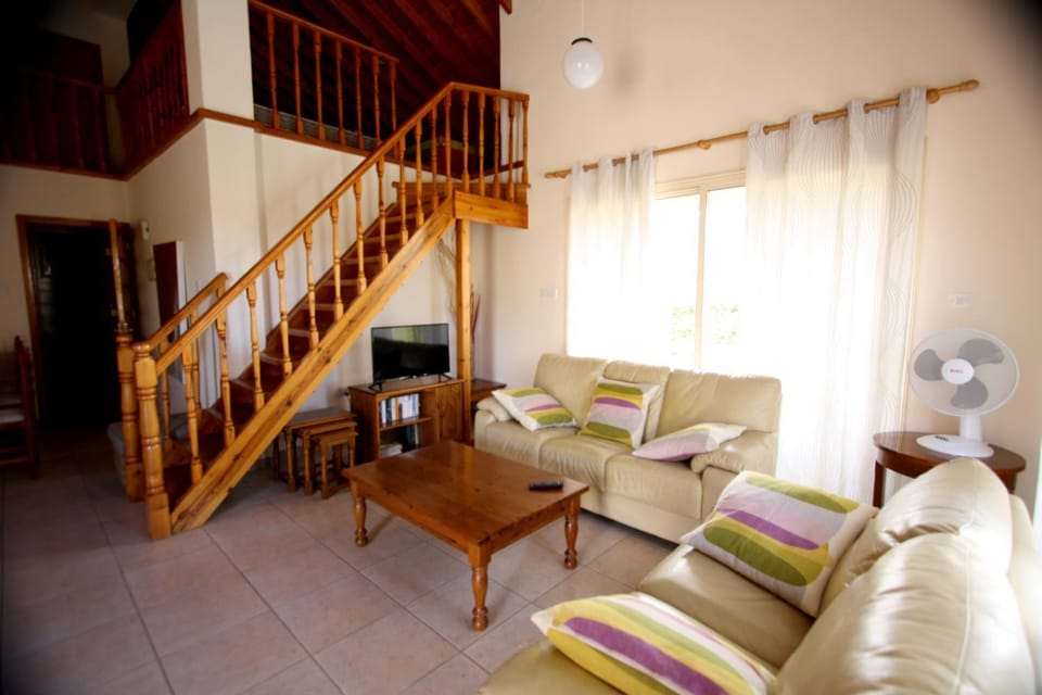 Hilltop Chalet Villa in Pissouri