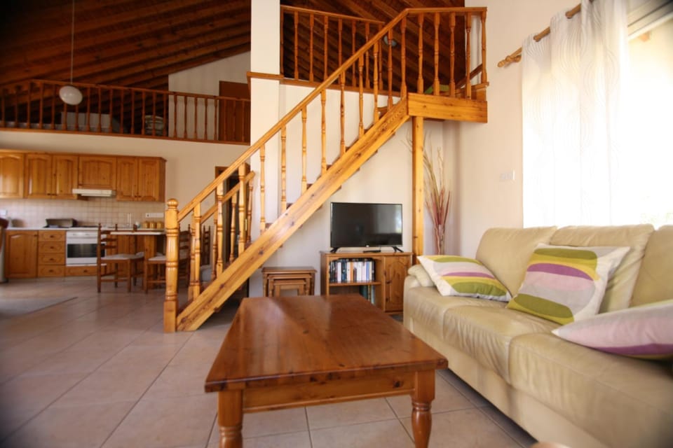 Hilltop Chalet Villa in Pissouri