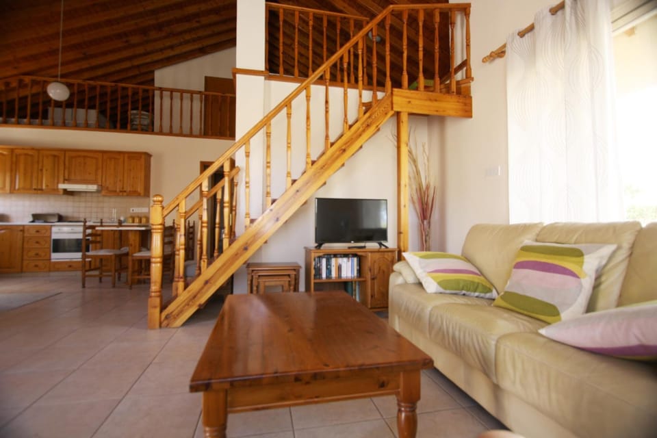 Hilltop Chalet Villa in Pissouri