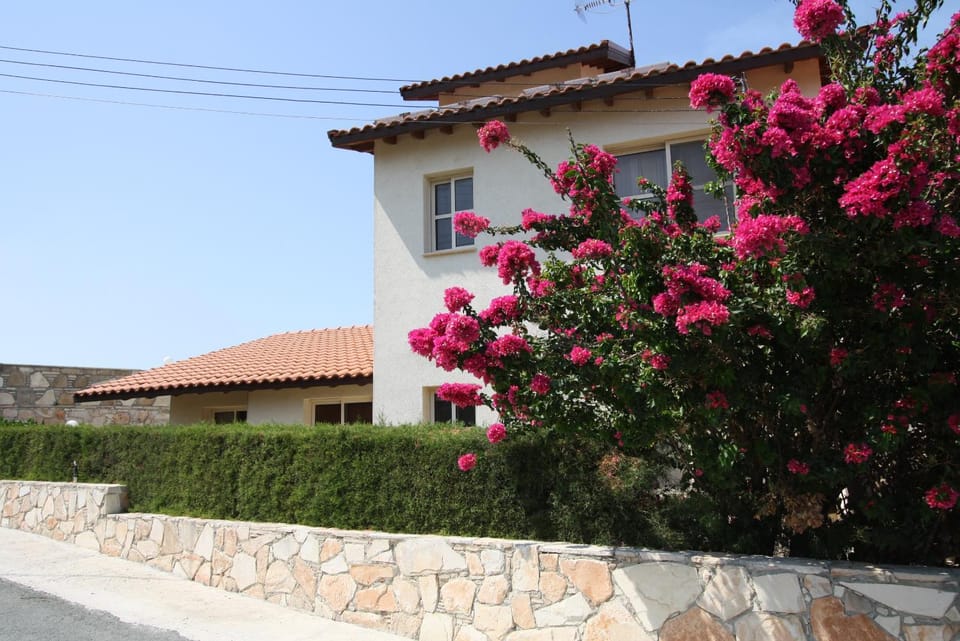 Property building, Facade/entrance, Garden
