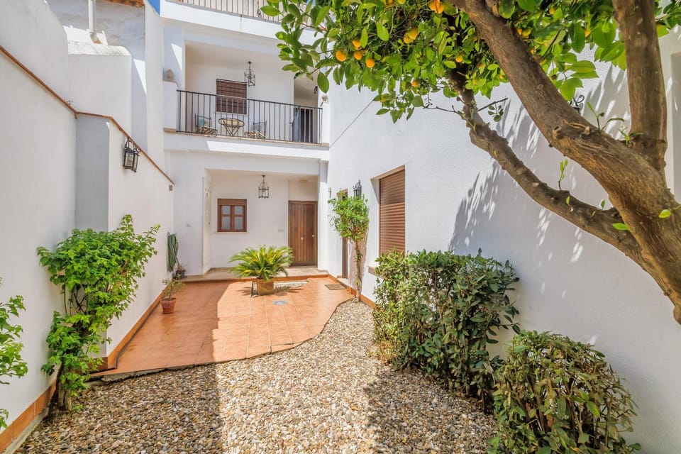 Property building, Patio, Garden