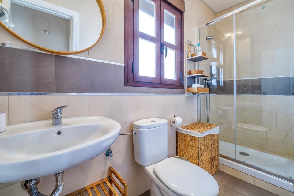 Shower, Toilet, Bathroom