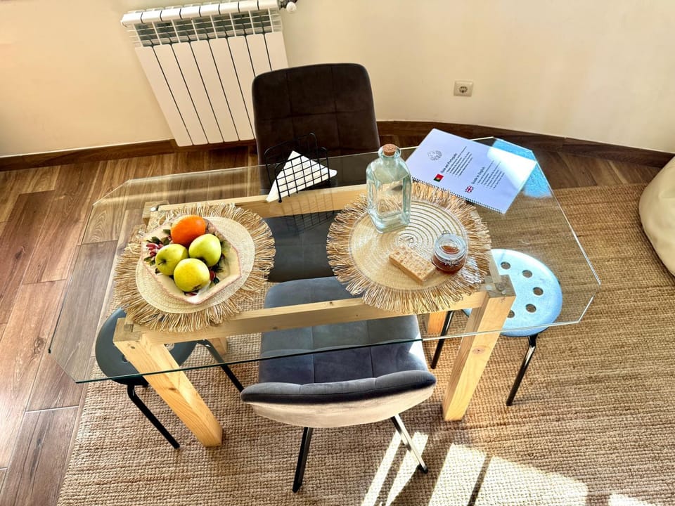 Dining area, Food