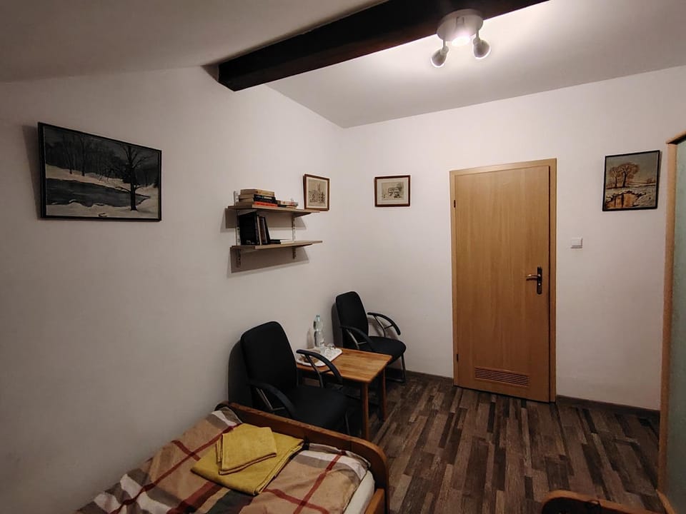 Photo of the whole room, Seating area