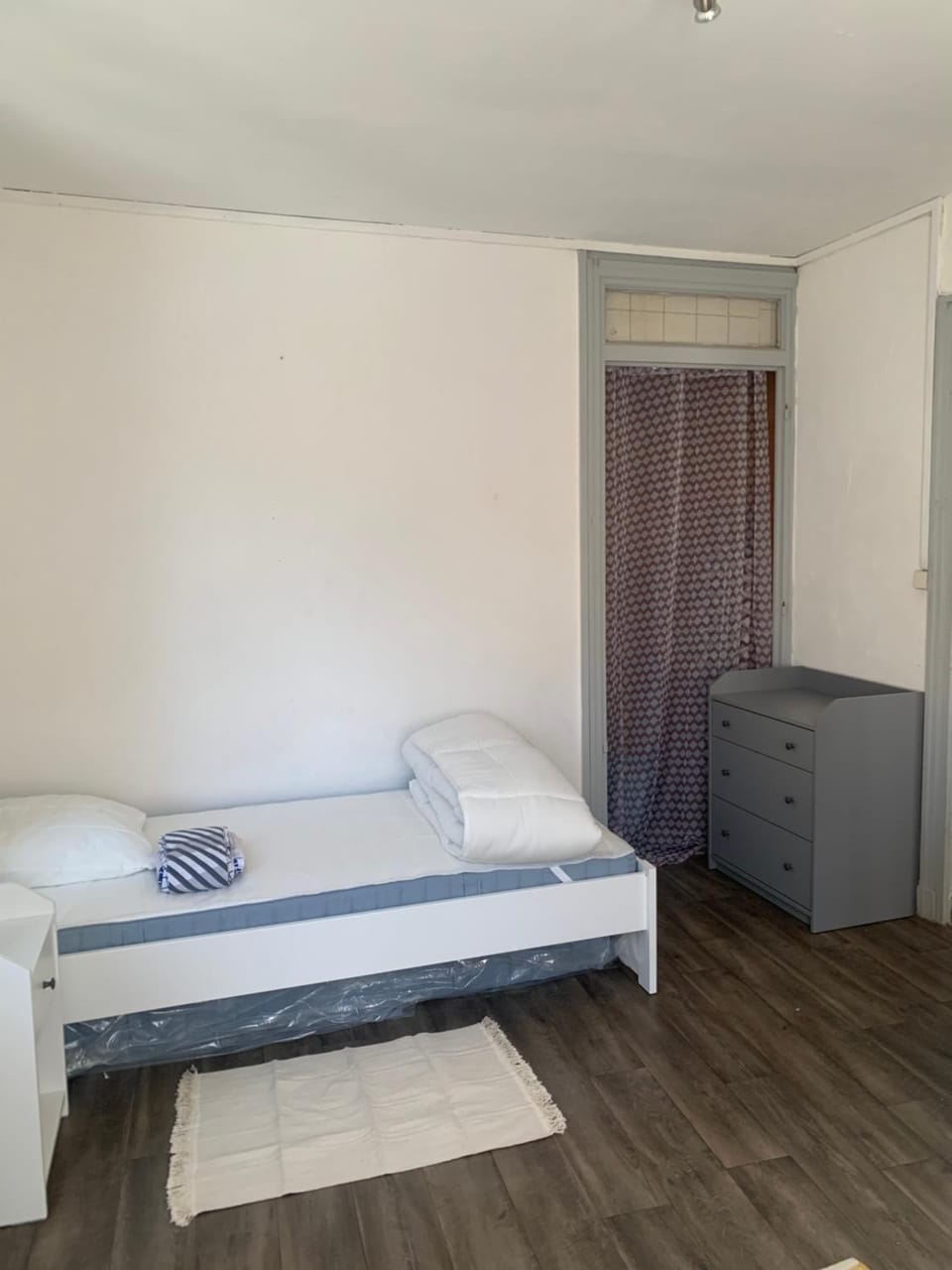 Bed, Living room