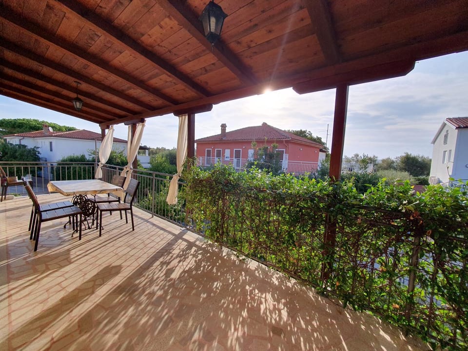 MILAN A4, 50 m from the beach Apartment in Novigrad