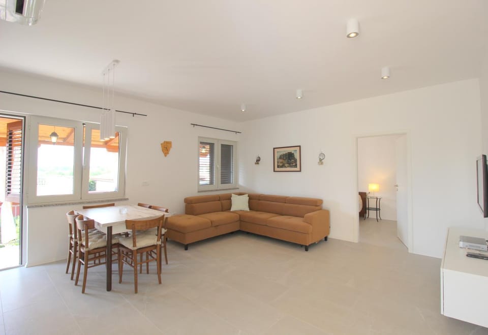 MILAN A4, 50 m from the beach Apartment in Novigrad