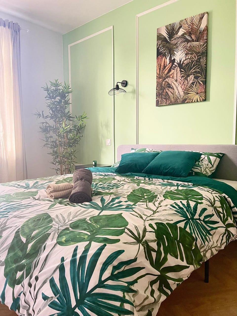 Bed, Photo of the whole room, Bedroom