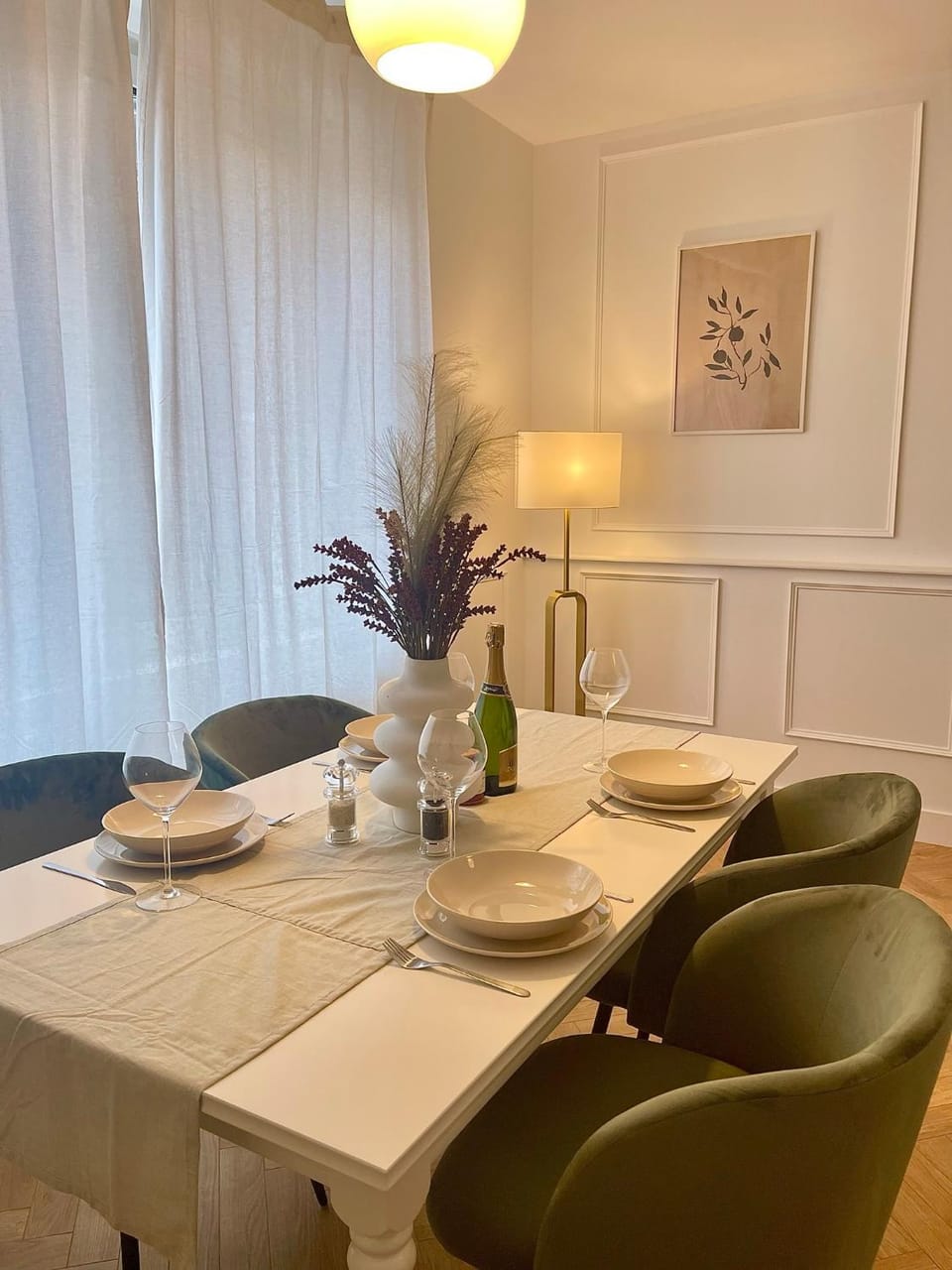 Restaurant/places to eat, Dining area