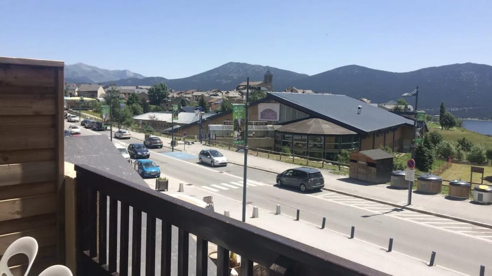 Neighbourhood, Balcony/Terrace, City view, Mountain view, Street view