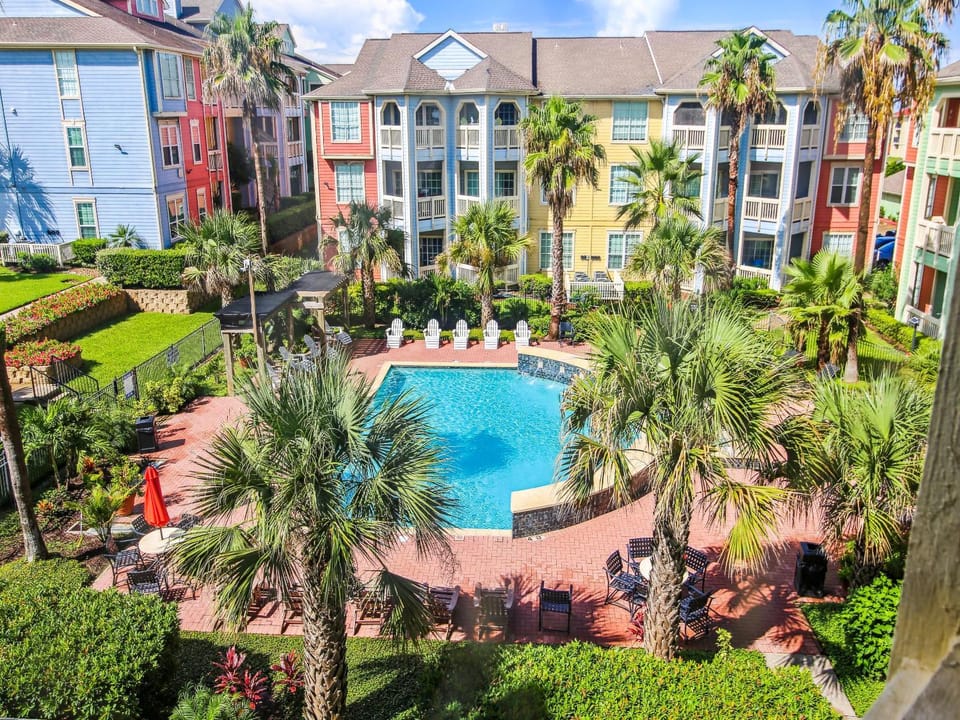 Property building, Bird's eye view, Garden, Seating area, Swimming pool