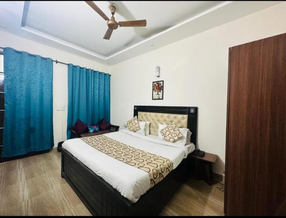 Bed, Photo of the whole room, Bedroom, wardrobe