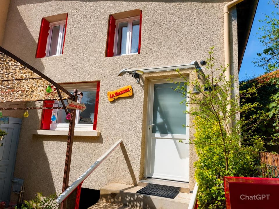 LA TRABOULE Maison de ville avec extérieur House in Auvergne-Rhône-Alpes