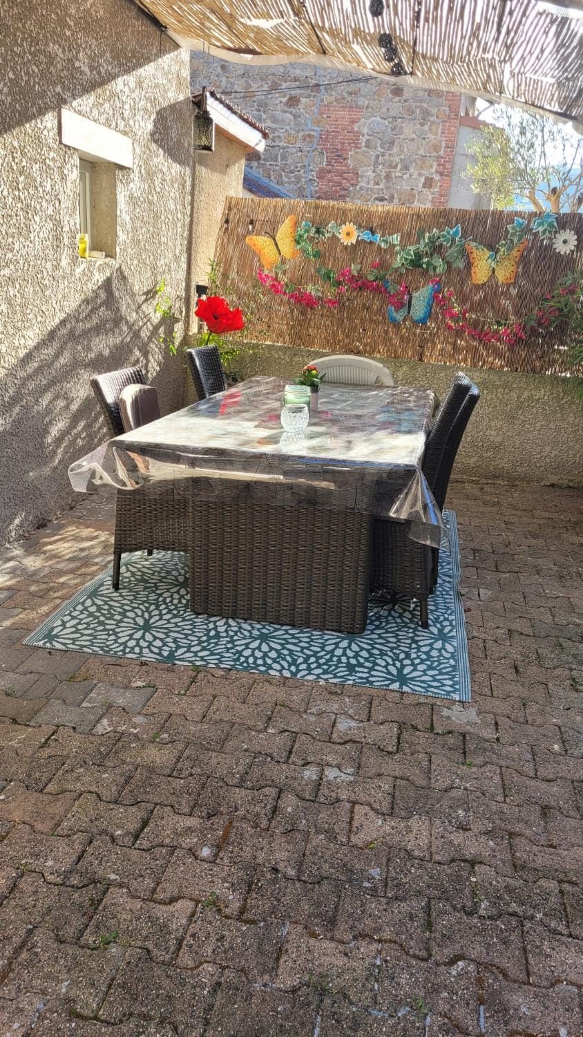 LA TRABOULE Maison de ville avec extérieur House in Auvergne-Rhône-Alpes