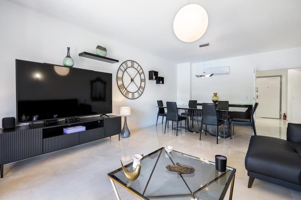 Communal lounge/ TV room, TV and multimedia, Seating area, Evening entertainment, air conditioner