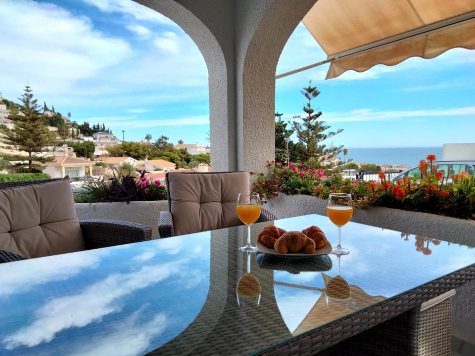 View (from property/room), Balcony/Terrace, Dining area, Sea view