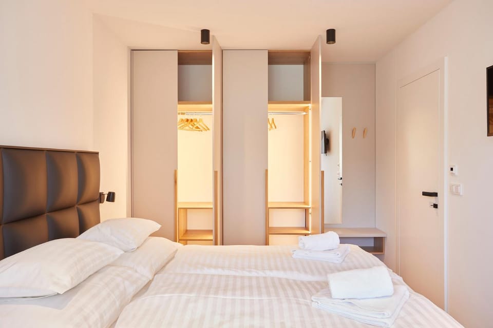 Photo of the whole room, wardrobe