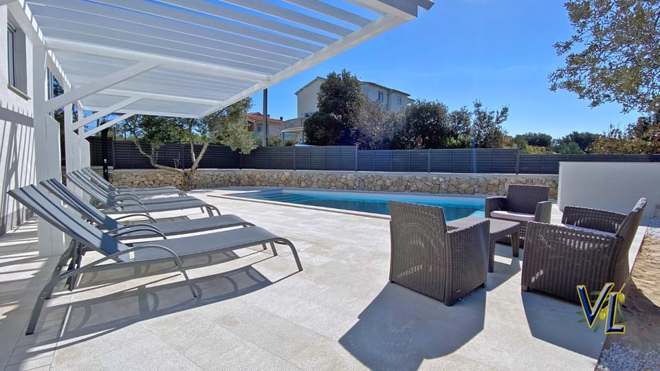 Swimming pool, Swimming pool