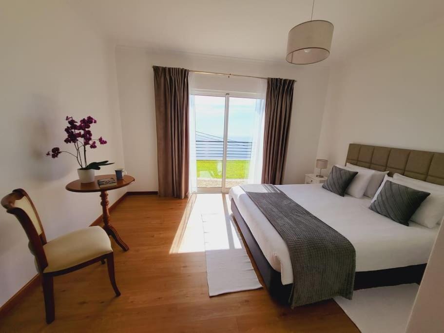 Bed, Natural landscape, Photo of the whole room, Bedroom, Sea view
