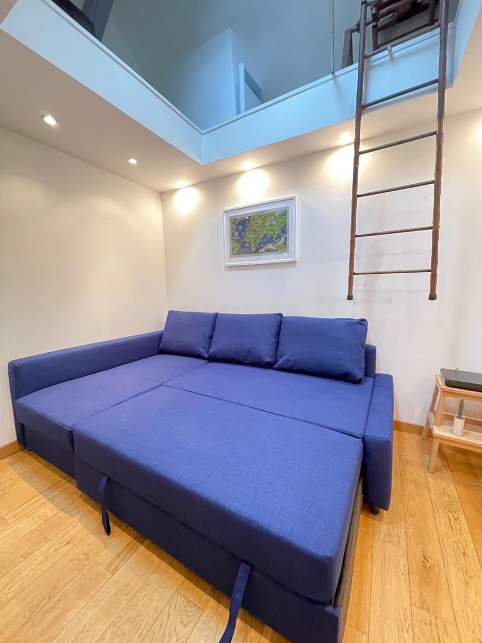 Bed, Living room