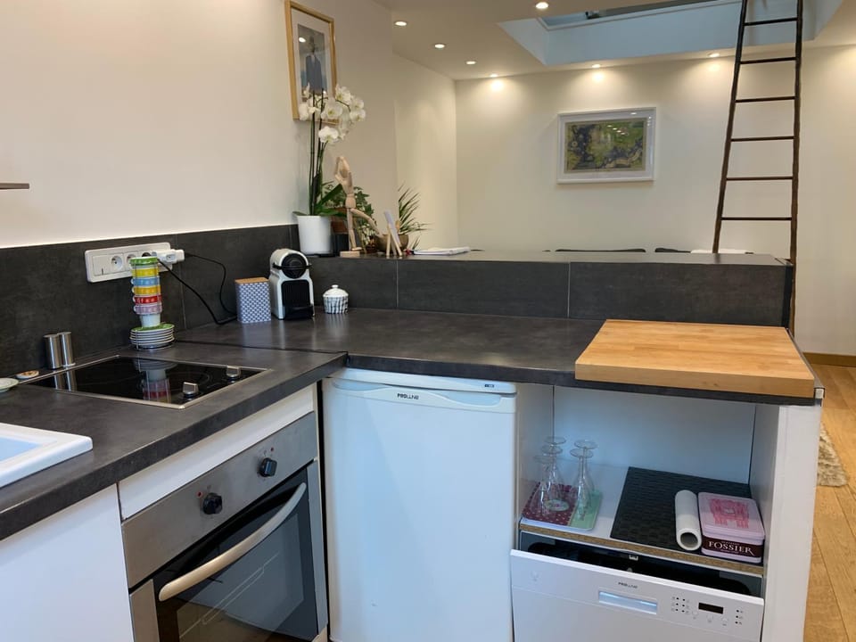 Kitchen or kitchenette