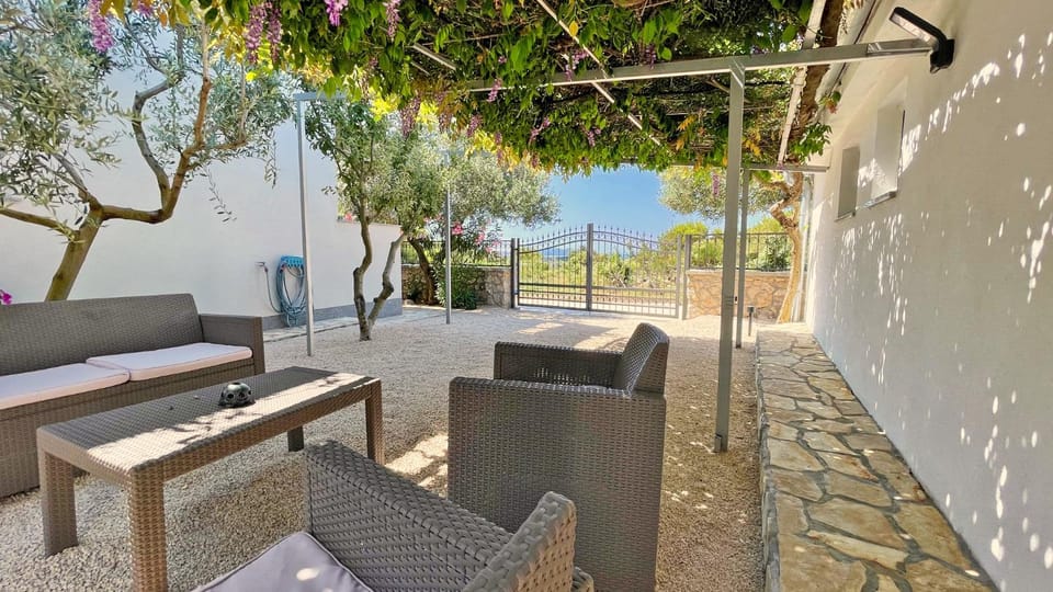 Garden, Sea view