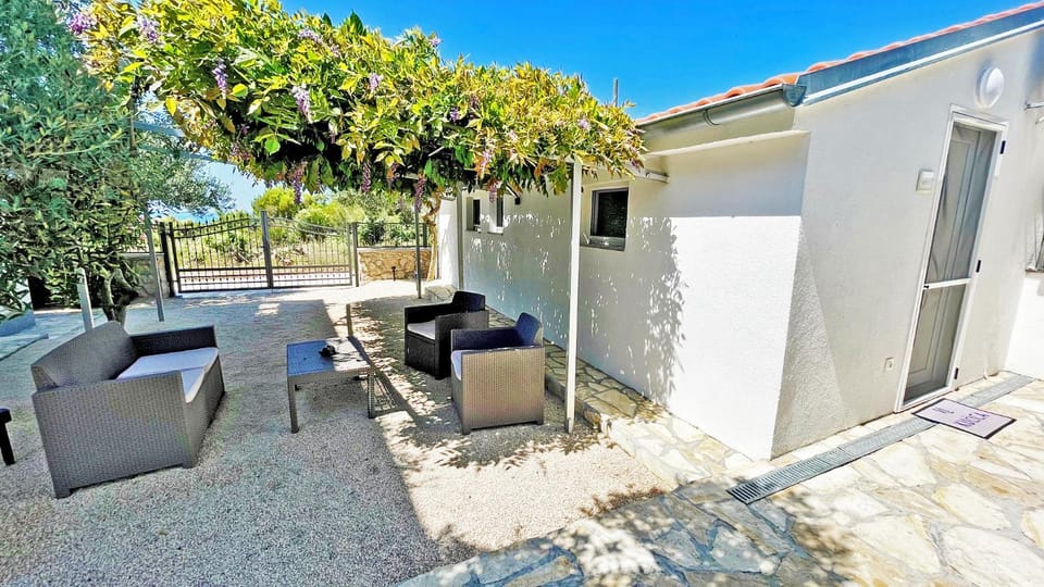 Property building, Patio, Garden