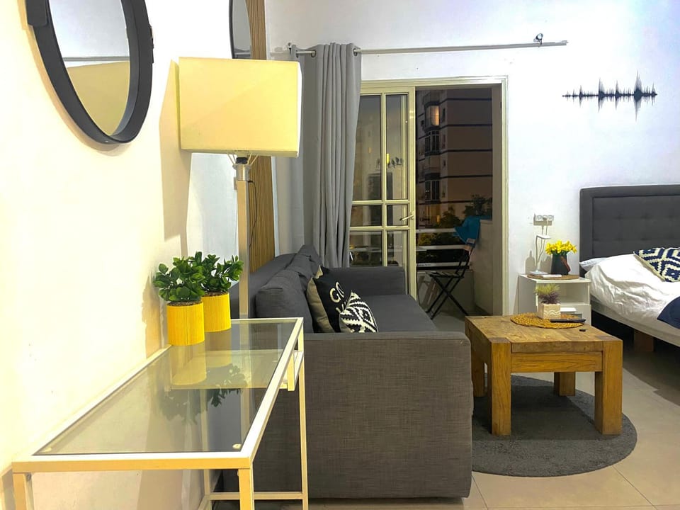 כמו חדר במלון מרפסת חניה פרטית Apartment in Tel Aviv-Yafo